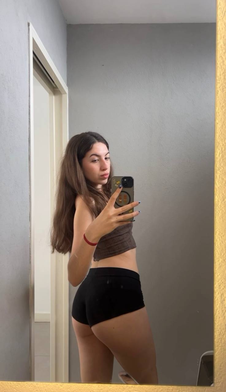 Amber in her underwear in Huayan