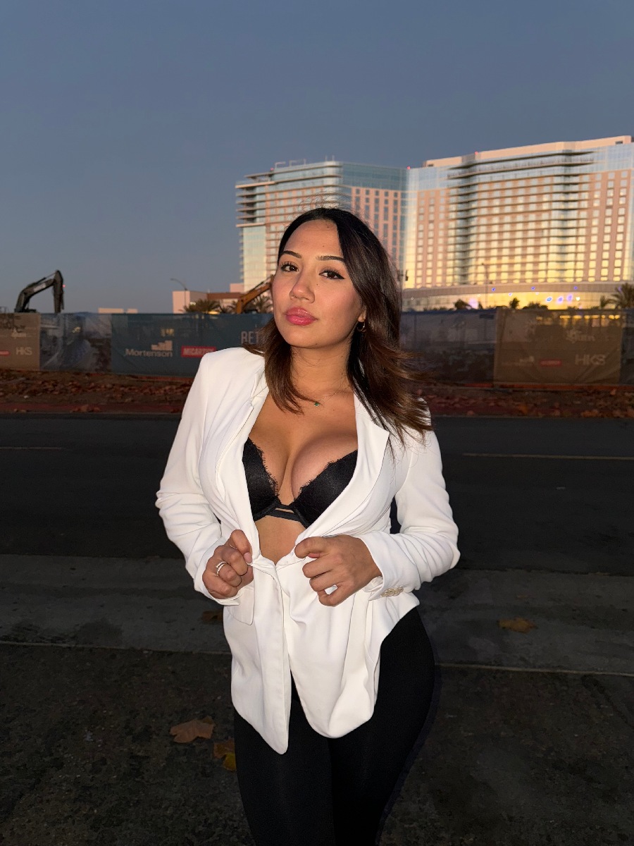 Take a pause and enjoy Ali Cruz — streaming from Huayan