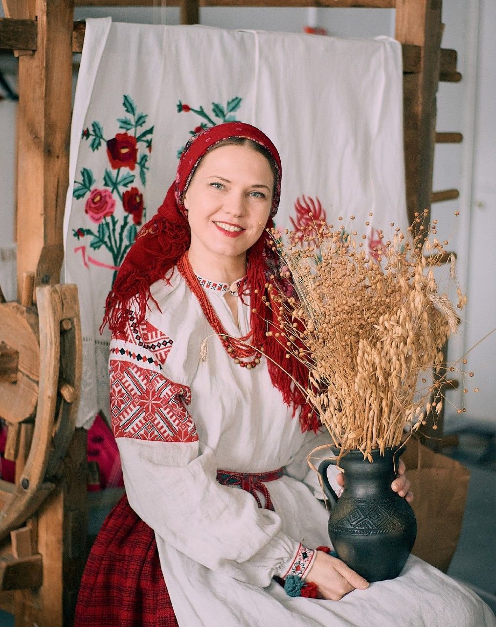 Women in Slavic costumes in Huayan