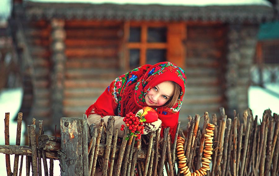 Sexy girl Women in Slavic costumes in Huayan