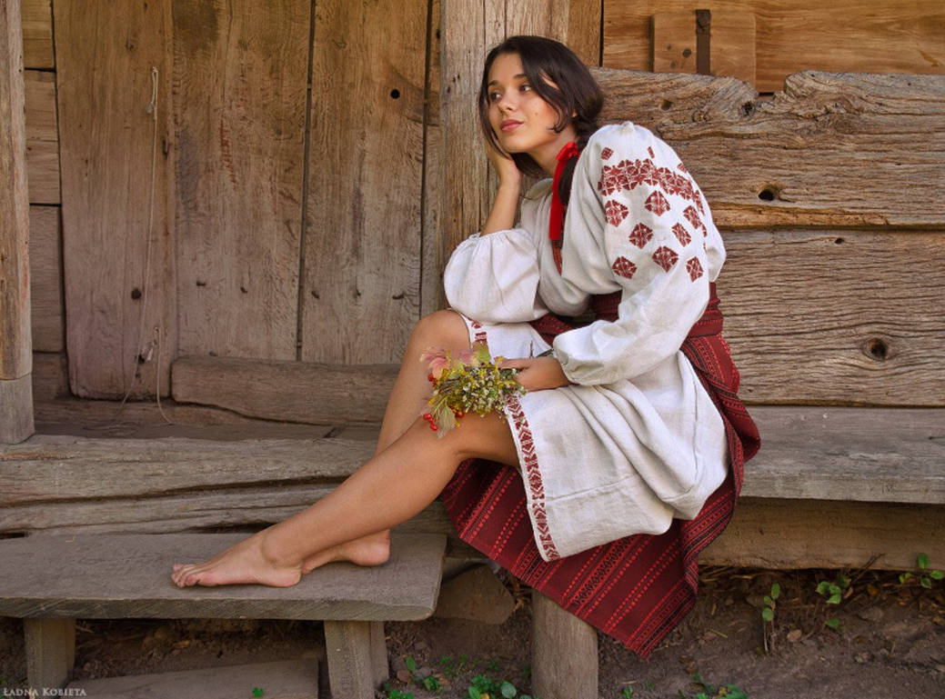Women in Slavic costumes in Huayan