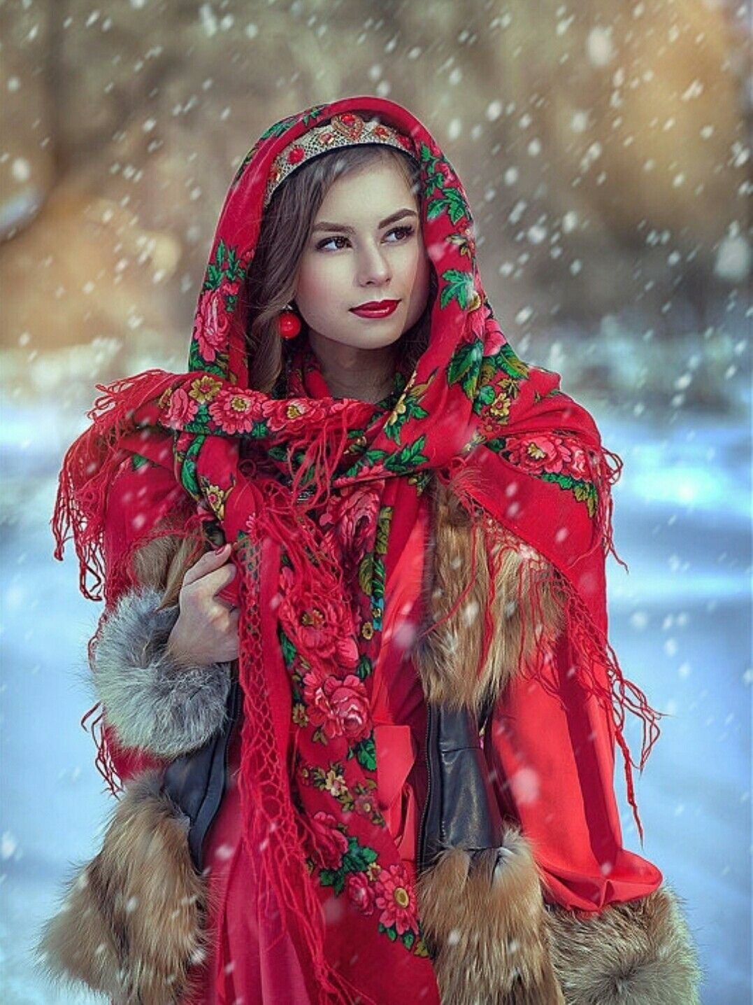 Beautiful girl Women in Slavic costumes in Huayan