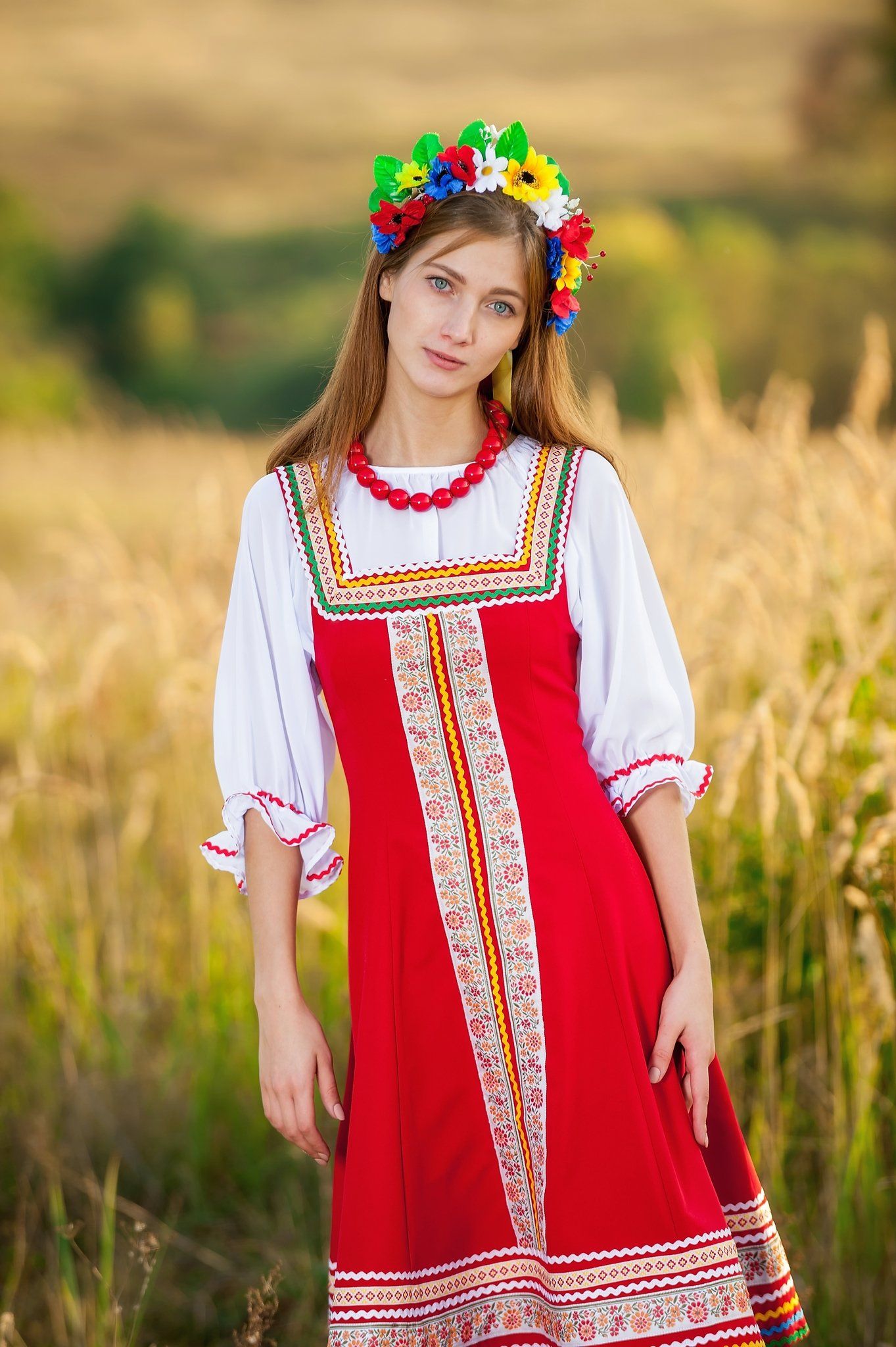 Women in Slavic costumes in Huayan