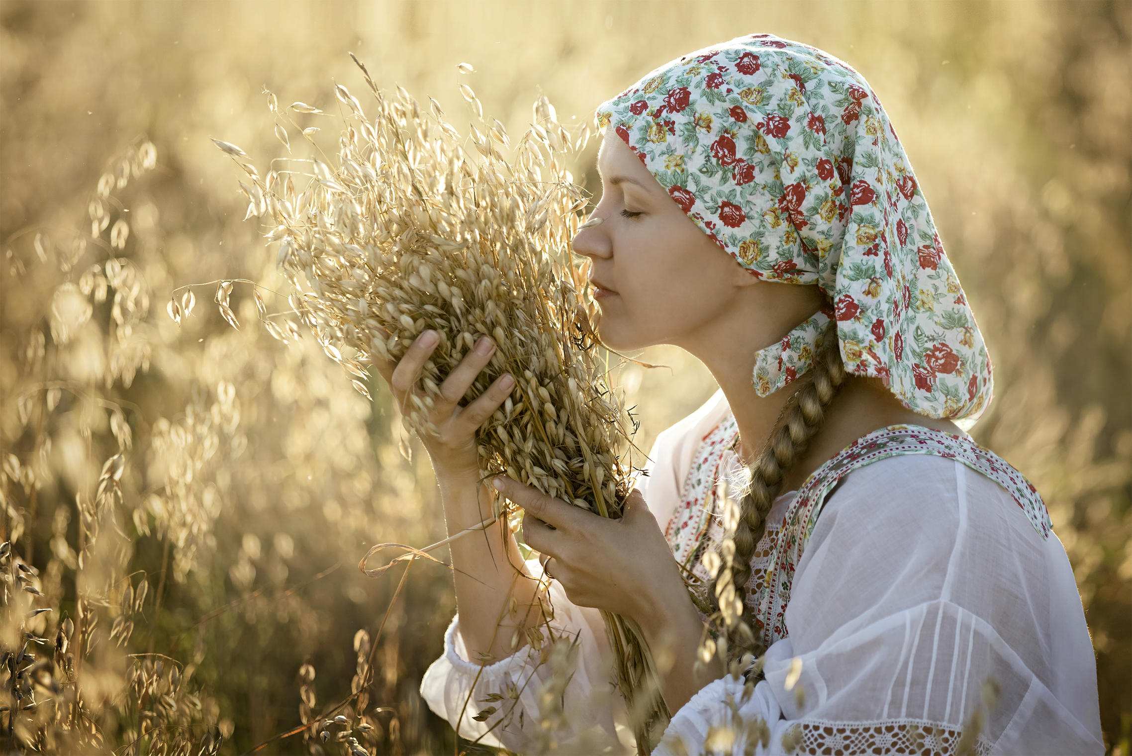 Photo Women in Slavic costumes in Huayan