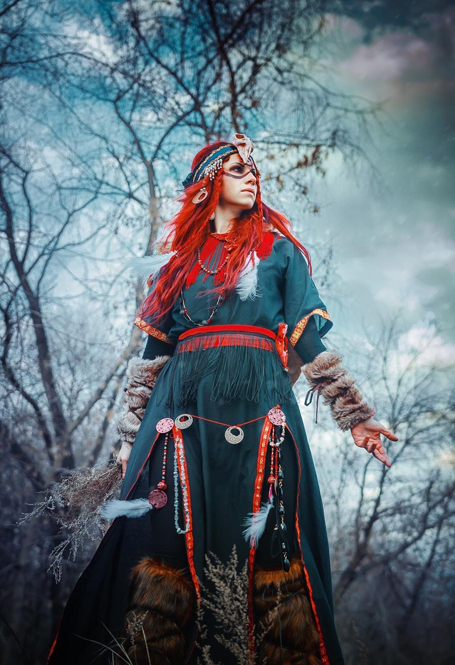 Girls in Slavic costumes underwear in Huayan