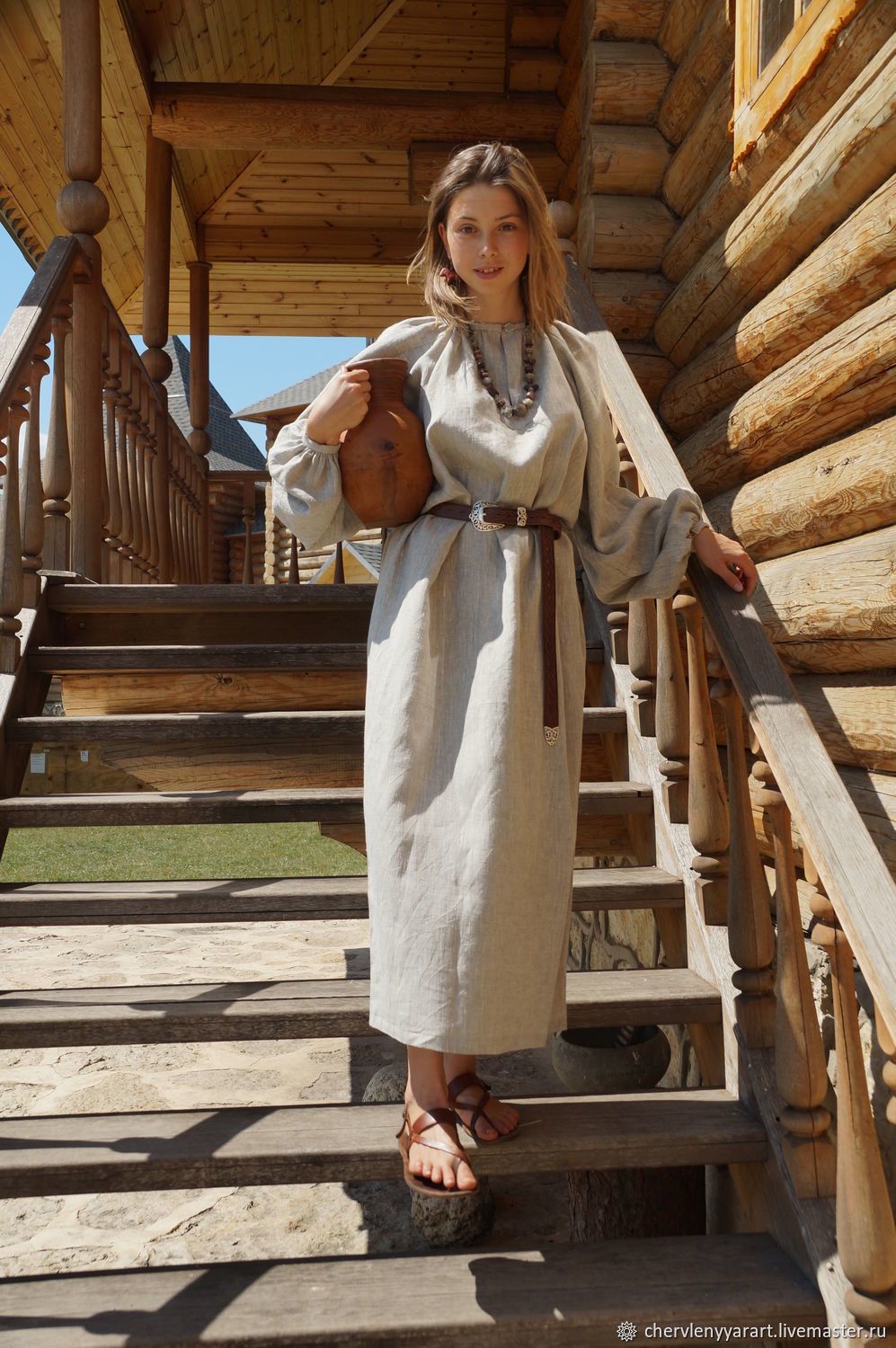 Girls in Slavic costumes in Huayan