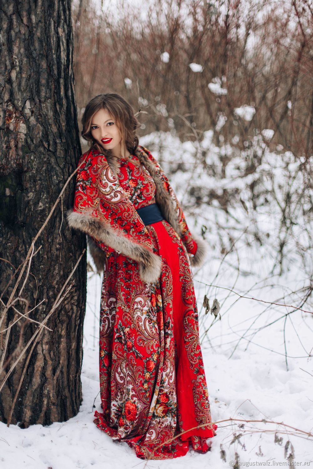 Photo Girls in Slavic costumes in Huayan