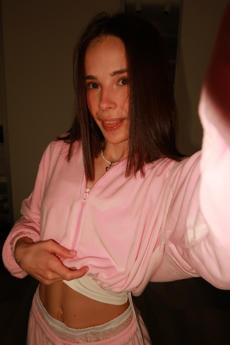 Tina brings the glow — live moments in Huayan