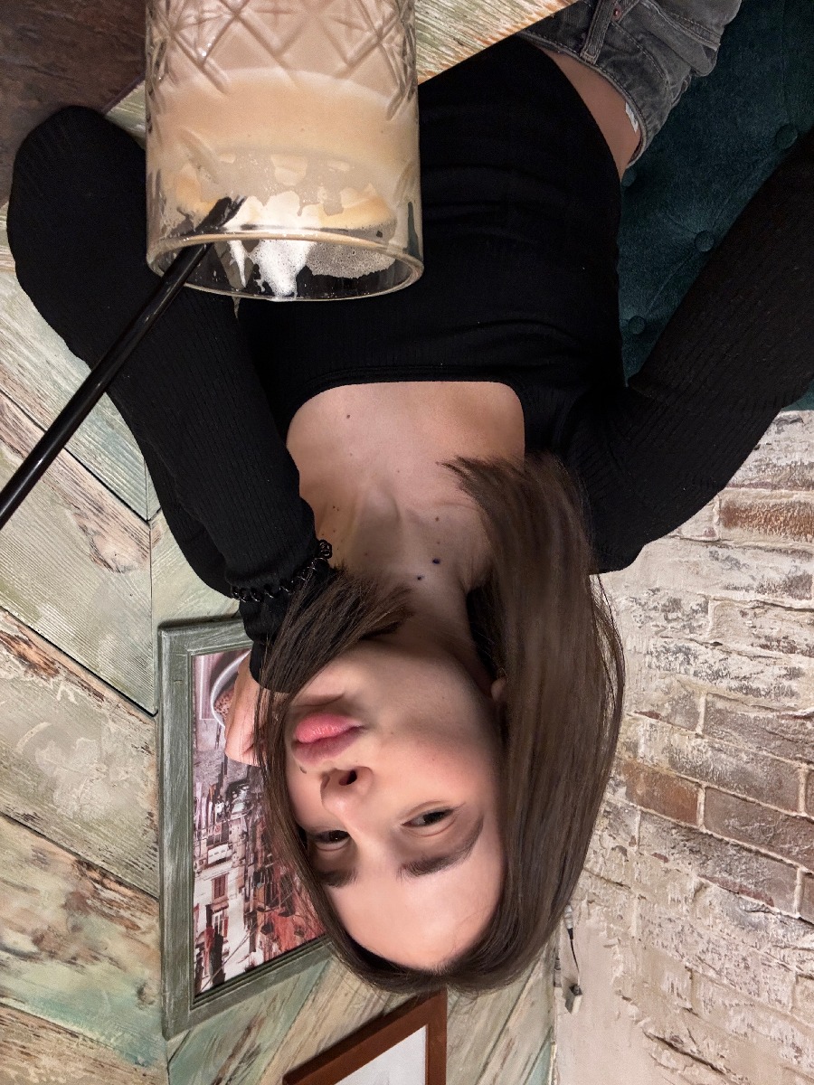 Fresh photos, fresh mood — Tina online in Huayan